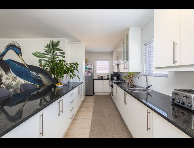 4 BEDROOM FREESTANDING FOR SALE IN SUNNINGDALE